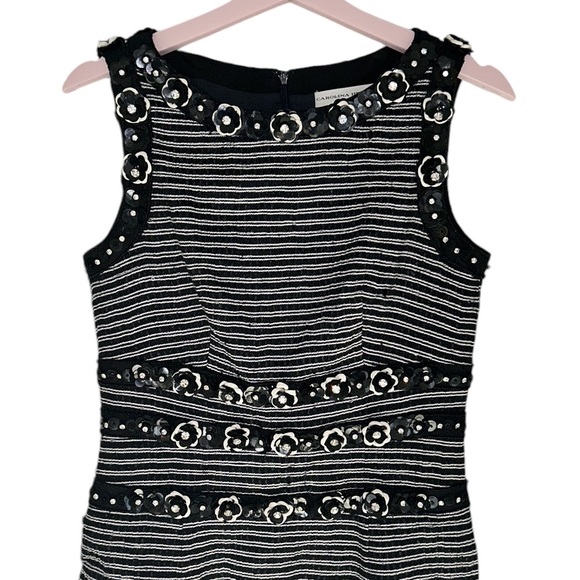 RARE Carolina Herrera Black & White Tweed Rhinestone Flower Sequin Dress - 8 - Picture 5 of 16